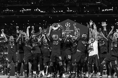 年年欧冠失误染红，这集我看过…巴萨客场不敌切尔西！（欧冠再现失误与红牌，熟悉剧情重演：巴萨客场不敌切尔西）